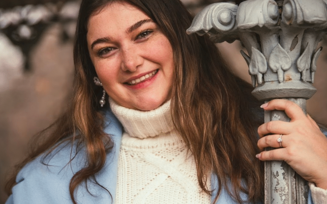 Loryn Hudson headshot